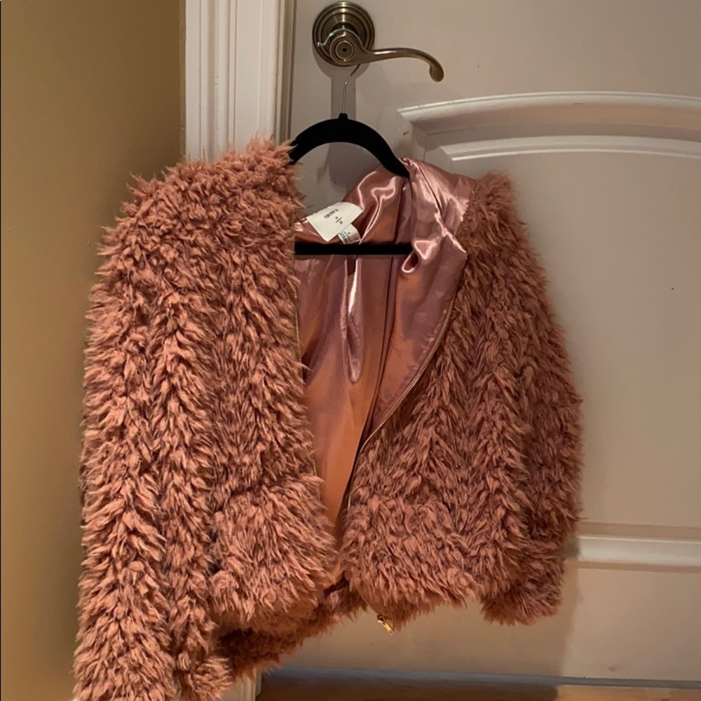 Blush pink zip up fuzzy coat with hood & pockets!